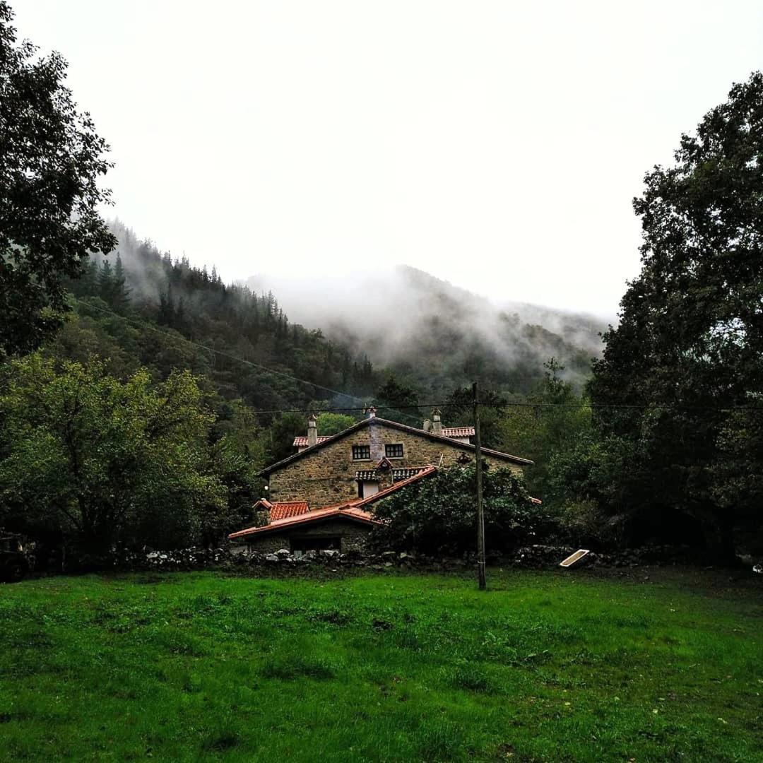 La Punvieja Hotel Los Tojos Luaran gambar
